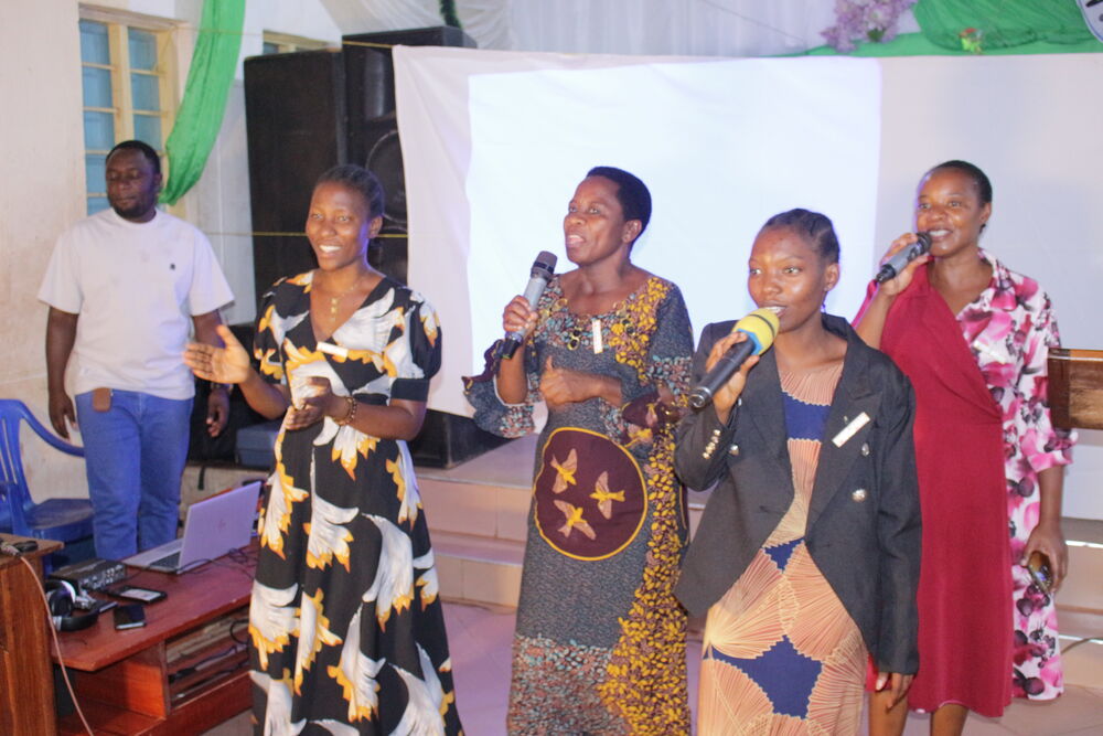 Worship and singing at the Kenya Disciple Makers Conference