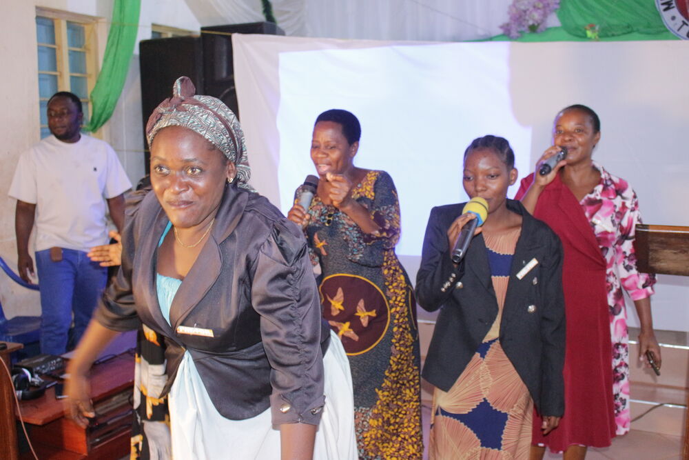 Worship and singing at the Kenya Disciple Makers Conference